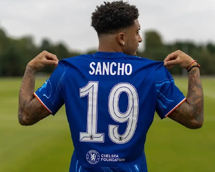 Phân tích sâu hơn về việc NHM Chelsea gọi Jadon Sancho là 