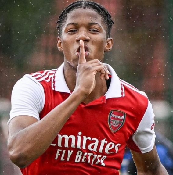 Phân tích về quyết định ra đi của Chido Obi-Martin và phản ứng của CĐV Arsenal