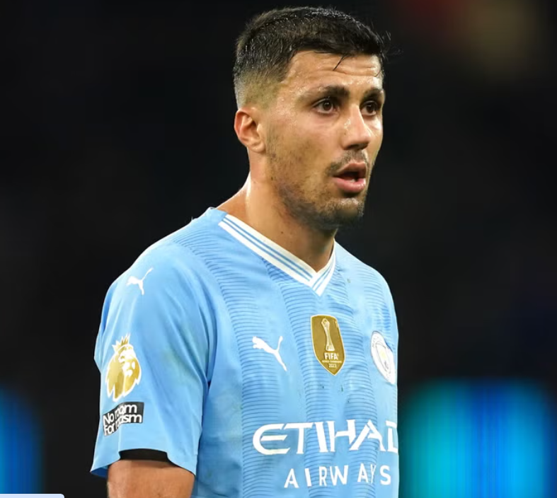 Rodri tiếp tục là trụ cột không thể thay thế nơi hàng tiền vệ của Manchester City và ĐTQG Tây Ban Nha trong năm 2024.