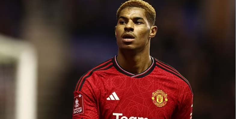 Các nhân viên của Man United 'lo ngại lối sống của Marcus Rashford đang ảnh hưởng đến phong độ của anh ấy, trong khi bạn bè lo ngại anh ấy đang ở 'chế độ TỰ HỦY' sau khi anh ấy uống rượu tequila 12 giờ ở Belfast trước khi bị ốm để tập luyện'