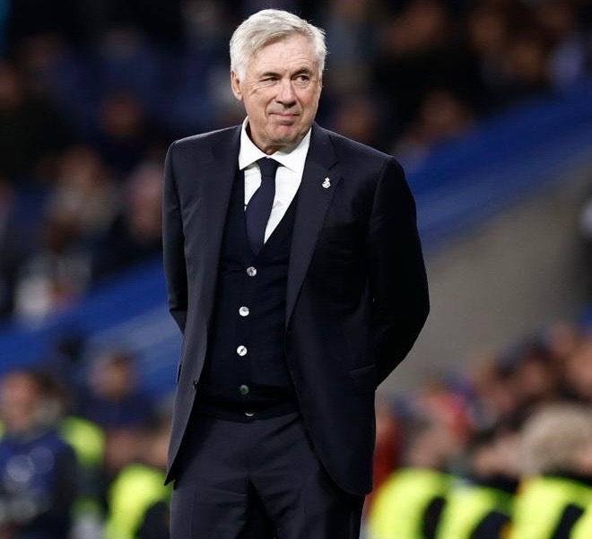 HLV Carlo Ancelotti của Real Madrid ca ngợi Luka Modric, Jude Bellingham giữ đai UFC của Ilia Topuria khi nhà vô địch nhận được sự hoan nghênh nhiệt liệt từ Bernabeu và cái ôm lớn từ Sergio Ramos